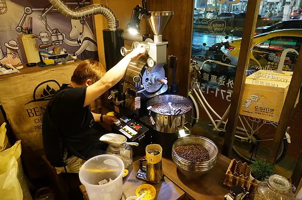 【新竹美食】cama cafe 現烘咖啡專門店(光復店)-享受平價咖啡的香醇樂趣--踢小米食記