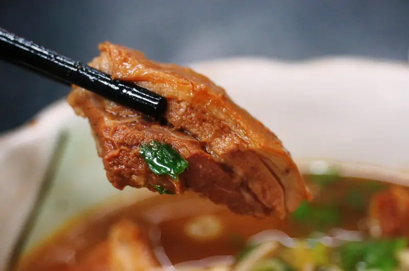 宜蘭美食推薦-胡天蘭讚不絕口，完全沒有腥騷味的＂大成羊排麵＂