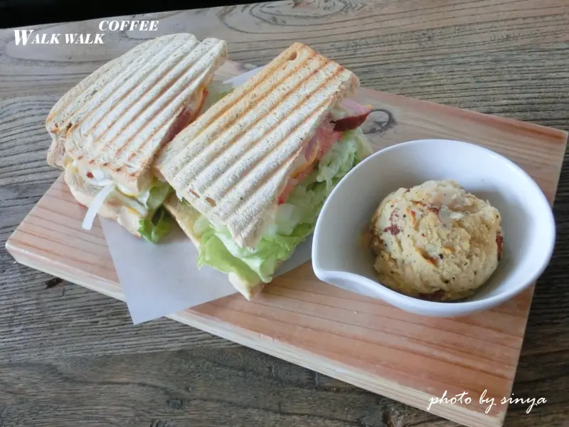 《美食推薦》【桃園】WALK WALK COFFEE走走咖啡。咖啡 手工蛋糕 鬆餅 桃園寶山街下午茶 復古工業風 桃園必吃美食推薦