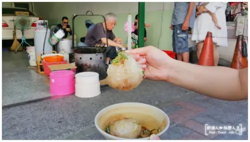 『台中清水-美食』限時限量販賣 ~ 全台灣用餐高度最低的店 蹲著吃才是王道阿~ 白頭蔡肉圓