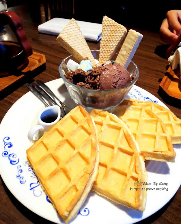 ▐ 食記。中壢火車站對面的「第五月台」，水果茶真夠味～來聊天喝茶吧▐ 