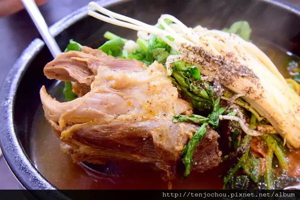 花花，甲飽沒【台北食記】行天宮 東輝韓食館 馬鈴薯豬骨湯提前半個月訂位才吃到人氣韓國菜