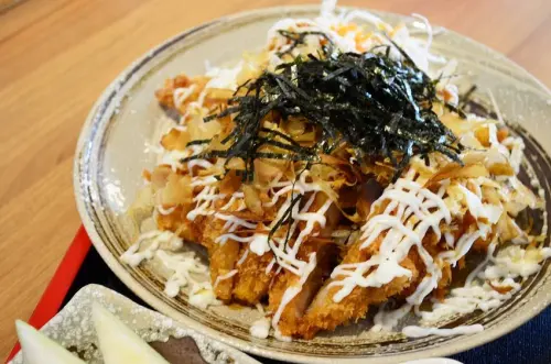 彰化美食_翔定食│份量十足的定食！兩層豬排的扎實份量，飽到一個天靈蓋阿~ - 愛伊特candy的分享樂園