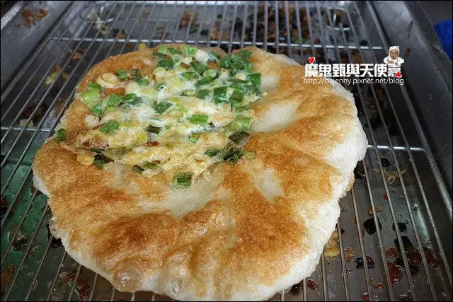 《宜蘭冬山景點小吃》冬山金珠蔥油餅~類似礁溪柯氏蔥油餅的外酥內軟餅皮