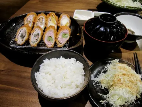 富士印日式炸豬排 : 創意又美味的花漾綜合捲              