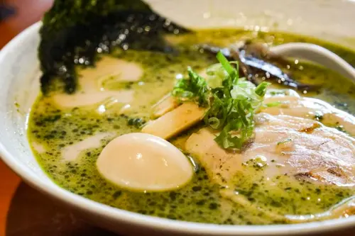 【麵屋虎徹。道地日式排隊拉麵／青醬搭配濃郁豚骨系拉麵的絕妙滋味／全新改裝獨家DIY點餐】逢甲店 - 尼洛的無國界美食