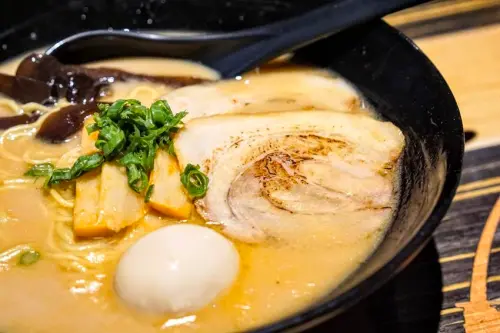 【台中 麵屋虎徹。武士風格麵屋／大食怪最愛免費續麵／逢甲人氣日式拉麵】西屯店