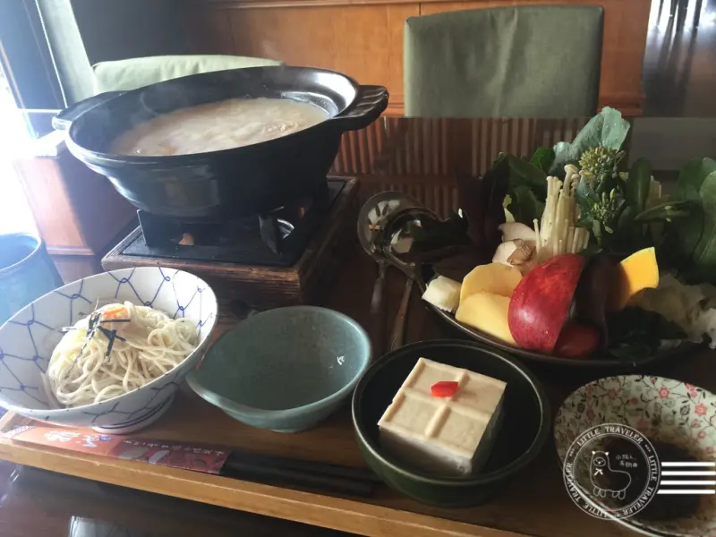 南投 埔里。雅池園-乖巧貓兒作伴佛性蔬食餐廳