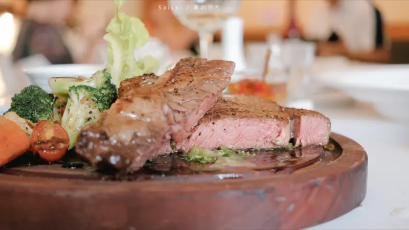 台中西屯牛排 菲菲花園｜聚餐約會的好地方！近文心路的義式餐廳推薦 ♥ 美國肋眼牛排16oz來啦！