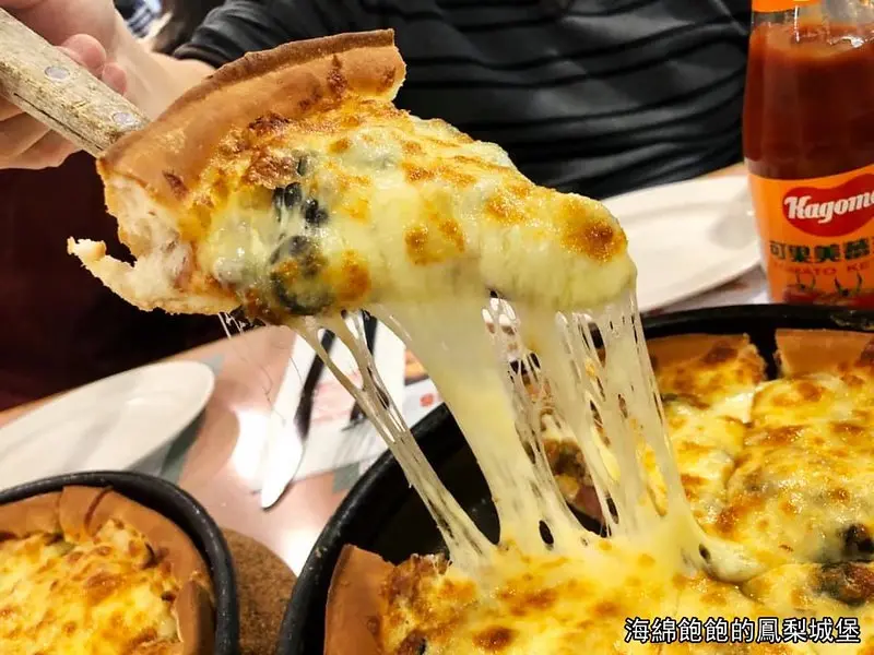 台北人氣披薩店『蘇阿姨比薩屋』大推厚片披薩，炸雞才是主體！菜單價位，東區聚餐推薦，可外帶及外送！(捷運國父紀念館站)