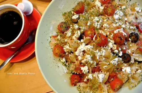【台中逢甲】The Baker焙客廚房，逢甲早午餐$139起，番茄羊奶起司蝴蝶麵很有特色，逢甲葷素皆宜簡餐廳，平日不限時