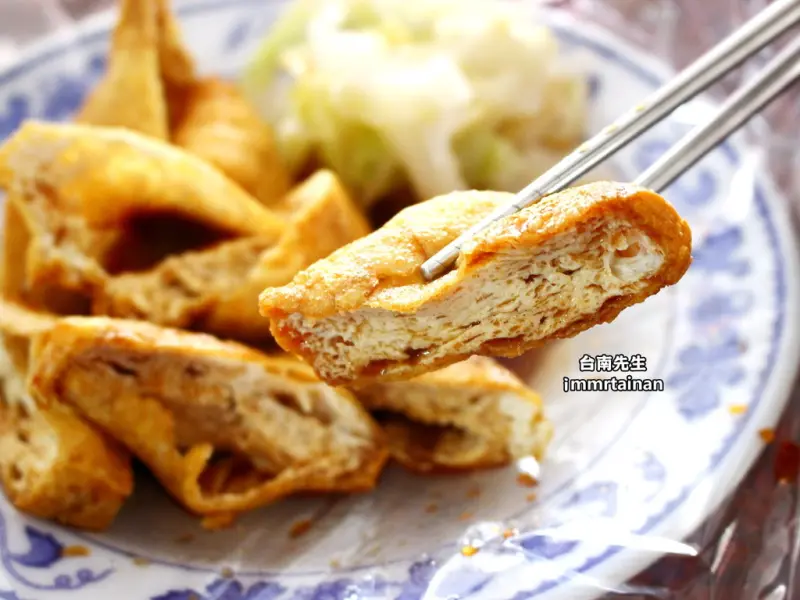 台南臭豆腐／40年老店／每天只賣3小時／在地老饕從小吃到大／每天限量售完為止／現點現炸外酥內嫩－「學甲臭豆腐」