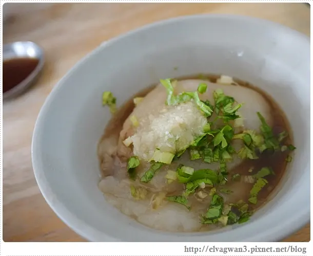 [屏東] 屏東夜市(正)肉圓 -- ☆銅板美食☆ 一粒10元蒸的肉圓 ♪ 懷舊小吃