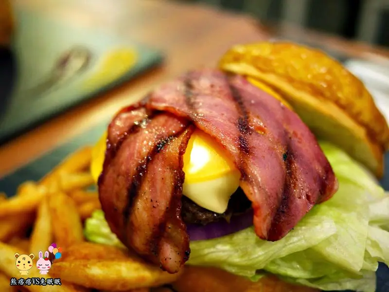 
【一中餐廳】WHATS BURGER漢堡店
