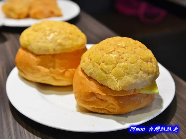 <台中西區>食記:哄供茶餐廳~餐點種類多的港式料理，特價時吃最好