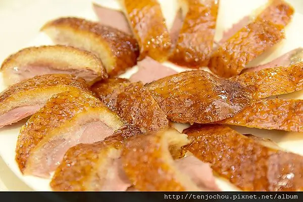 花花，甲飽沒【台北食記】中山區-龍都酒樓 此生必吃烤鴨霸主 廣式片皮烤鴨