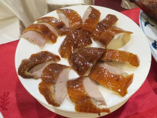 *台北美食*龍都酒樓，超脆皮廣式片皮鴨，讓人回味無窮!家庭聚餐餐廳 港式點心