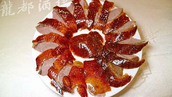 【台北.烤鴨】"曾經"公認的最強烤鴨，還是很強只是小心鴨骨頭-龍都酒樓(中山店)