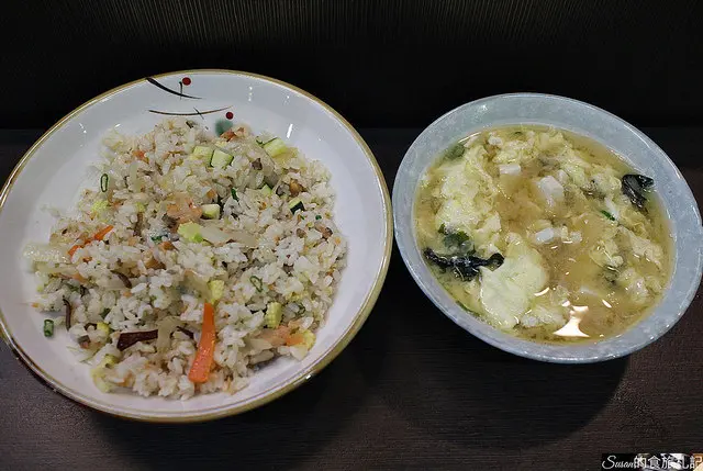 士林美食|結果食堂私房菜單煙燻鮭魚炒飯搭配熱呼呼的味噌蛋花湯超搭超美味 劍潭站美食