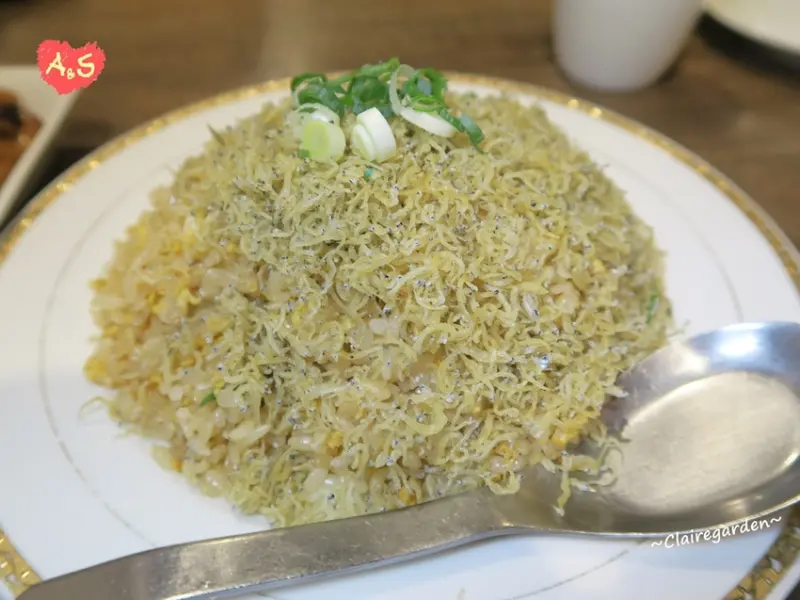 台北  忠孝新生站 濟南鮮湯包~不輸鼎泰豐，好吃湯包和吻仔魚炒飯