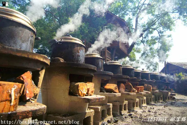 【南投市】青宏畜牧場。龍眼木碳燒古法提煉滴雞精。放牧養土雞彩色蛋。撿雞蛋享受農家樂