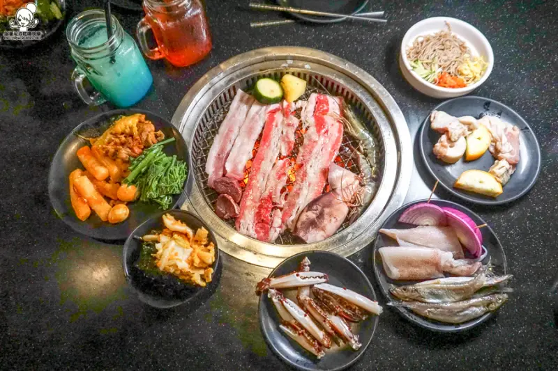 霸氣韓國烤肉串！！！超過120公分的澎派海陸驚訝登場 X 東大門韓式燒烤吃到飽