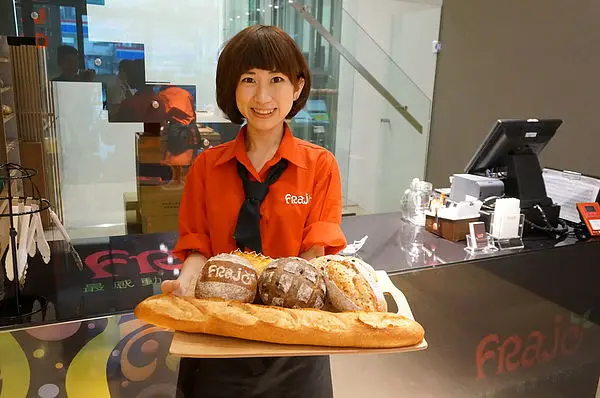 【台中公益路．美食推薦】Frajo 麵包店-健康無負擔歐式麵包(貴婦冰淇淋/餐廳)邀約試吃--踢小米食記