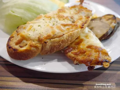 [捷運中山國中站]鯊魚咬土司錦州店，法式鮪魚脆皮早餐，法國麵包脆皮的口感很好吃