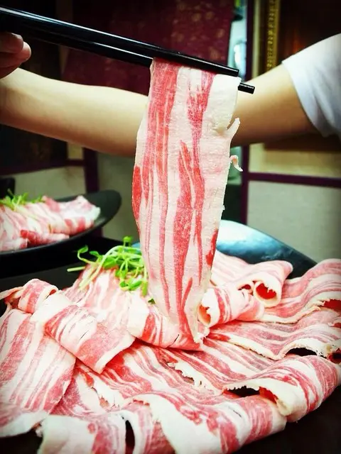 頂級大份量肉品~三隻大牛&牛小排鍋~皇璽北海道昆布鍋(內有優惠資訊)              