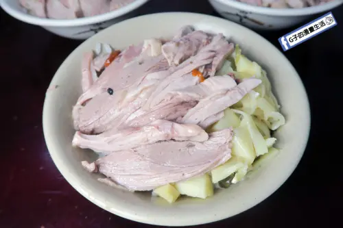 桃園 烹鼎鵝肉,鵝肉淡淡藥膳味飄香~ (店內有免費續湯)