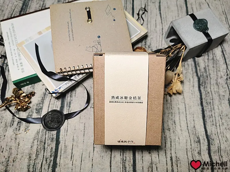 ❤️宅配好物推薦❤️暖暖純手作【酸甜滋味】熟成冰糖金桔茶：嚴選台灣熟成金桔，沖泡出與眾不同的酸甜好喝的金桔茶，喝的道純正的金桔果肉，安全衛生又省錢，古法純手工熬製絕無添加一滴水，純正好滋味！！