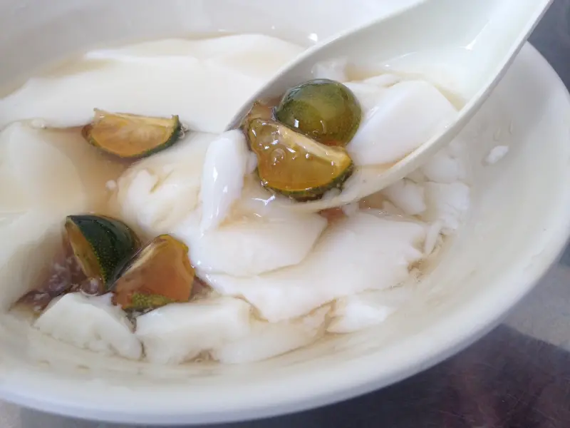 鹽埕吳家金桔豆花 人氣特色美食 入口即化的蜜糖豆花