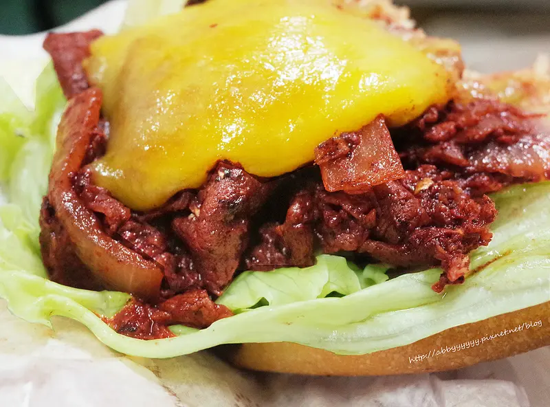 【桃園．八德】八德死巷隱藏版美食-熱熔起司紅麴醬爆里肌熱壓軟法