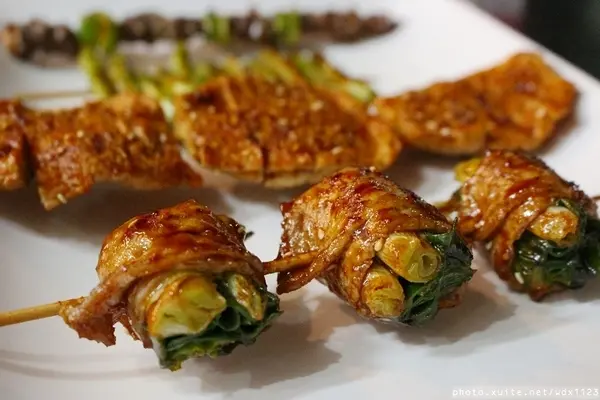 品燒碳烤美食(陳平店)☼平價碳烤~我❤豬肉蔥串~103.04.24        
      