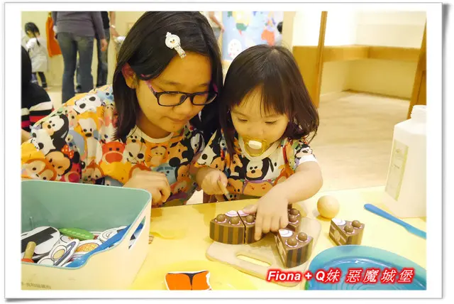 【高雄四日遊。Day2】鼓山區。兒童美術館 + 壽山動物園 - 兩個都是小朋友喜愛的遊樂區，姊妹倆下午玩瘋啦 !