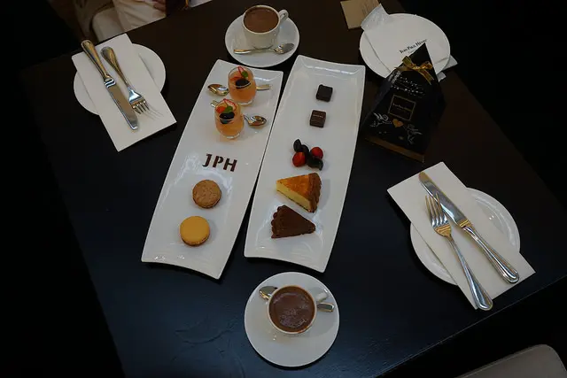 台北美食~Jean-Paul Hévin 台北101 巧克力界的香奈兒 超濃郁超好喝的大人風味熱巧克力 順便逛逛被抨擊的101法國史特拉斯堡耶誕市集