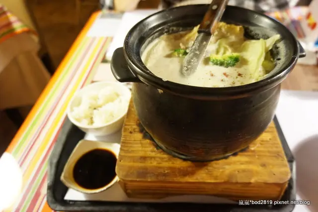 【台中東海】粉紅屋 Pink House－二訪，裝潢溫馨，服務親切，週五還有魔術表演喔！