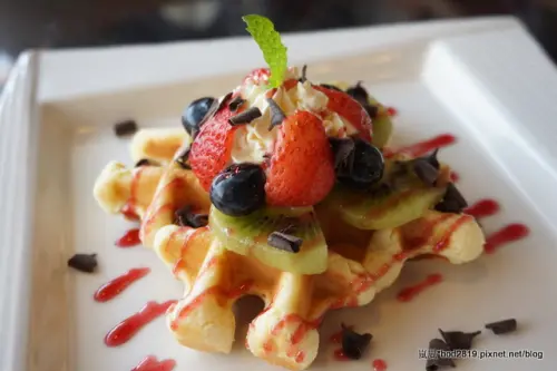 ＜試吃＞【台中大雅】Poppy Waffle 比利時鬆餅(大雅店)－夢幻蒂芬妮藍裝潢，輕食平價，早午餐、下午茶都適合！