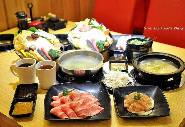 【台中火鍋推薦】養鍋石頭火鍋涮涮鍋，青海路逢甲商圈高CP值小火鍋店，多種特殊丸子讓人驚豔!寵物友善餐廳，店狗波比駐店服務