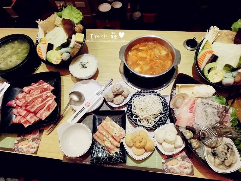 養鍋 石頭鍋涮涮鍋。近台中逢甲商圈!台中平價火鍋!有店狗柴犬波比!寵物友善餐廳!