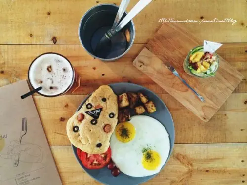 【 食記｜台中 】東海商圈。日安小砌。廢墟改建的手作食堂