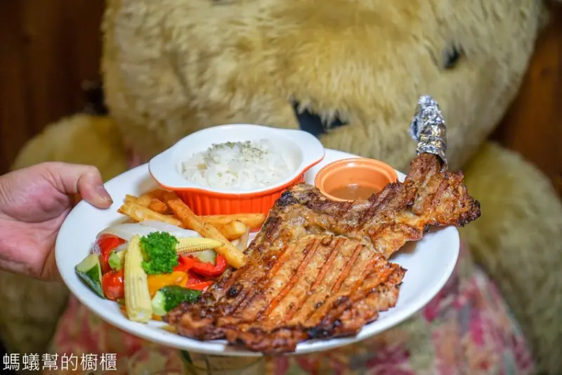 員林美食COCO鬆餅屋 | 最新戰斧豬排排餐、超人氣鬆餅下午茶，員林在地老字號咖啡館。 - 螞蟻幫的櫥櫃