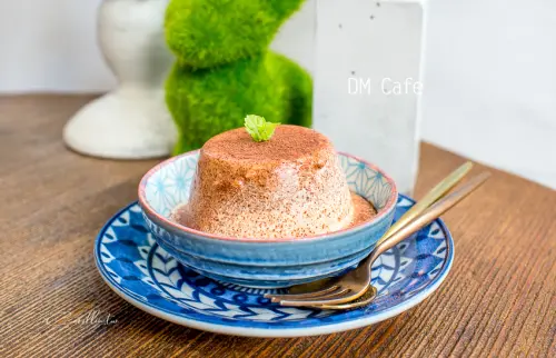 《Dan Man Cafe 丹曼咖啡》文青老宅咖啡店裡的搖擺小山丘 - 卡琳。摸魚兒趣