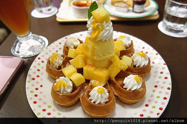 【台中】Hana CAFE(台中店)；台北的人氣下午茶來台中了！超可愛的花朵鬆餅，心都跟著開花了！