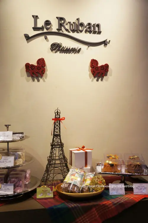 台北美食 法朋Le Ruban - 好吃的蛋糕捲要提前預訂喔.連之前待台北的KOPHY的老闆都推薦