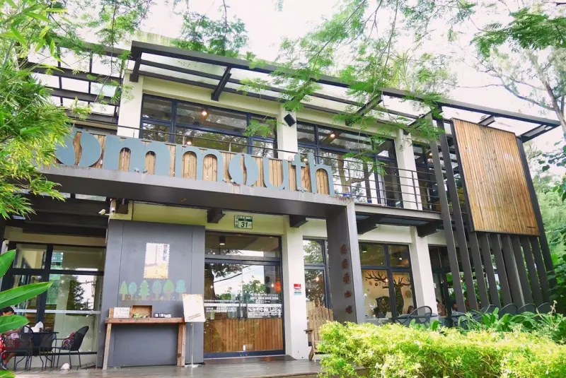 【新北淡水 | 咖啡廳】林蔭間的獨棟秘境♬媽媽嘴咖啡(淡水樂活店)