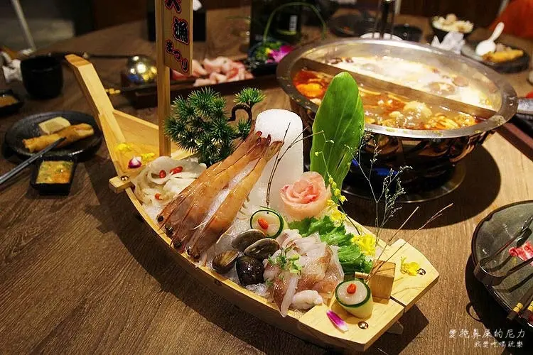 『食記』高雄。右京棧大吟釀の鍋之酒粕鍋物，服務貼切的好吃火鍋（小肥牛二代店）