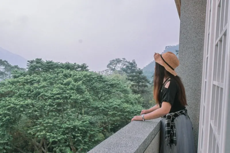 【溪頭住宿推薦】金台灣山莊：來一場與森林間對話，迷霧中的深山木屋 /妖怪村住宿推薦