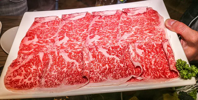 台北 頂級和牛用涮涮鍋涮著吃，更加美味!! 1樂涮涮屋