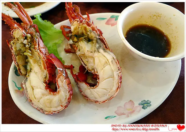 ◎吃吃喝喝~【055龍蝦海鮮餐廳】(花蓮) 在地的海鮮味，這龍蝦一點也不瞎